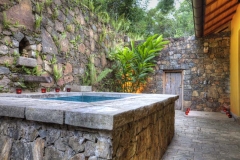 Romantic private outside bathroom and garden and plunge pool Sri Lanka